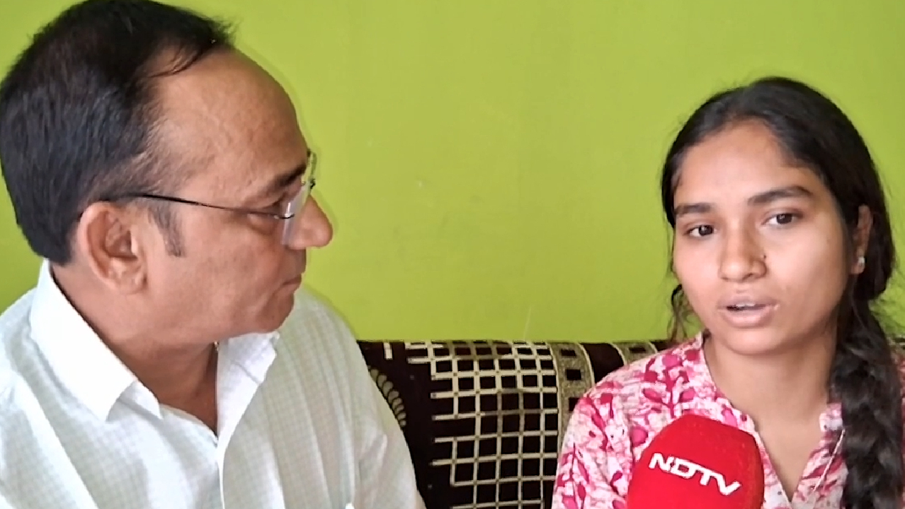 महासमुंद के इस स्कूल  में बच्चों को मिला था गलत एडमिट कार्ड, NDTV ने दिखाई खबर, हुआ ये असर