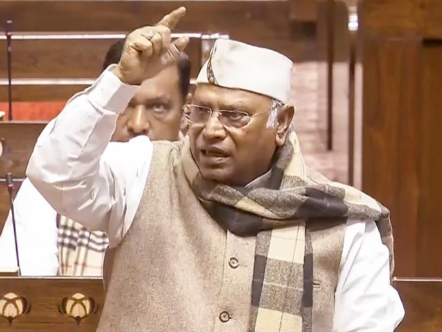 केंद्र के 'व्हाइट पेपर' के जवाब में कांग्रेस ने जारी किया 'ब्लैक पेपर', केंद्र पर लगाए ये आरोप