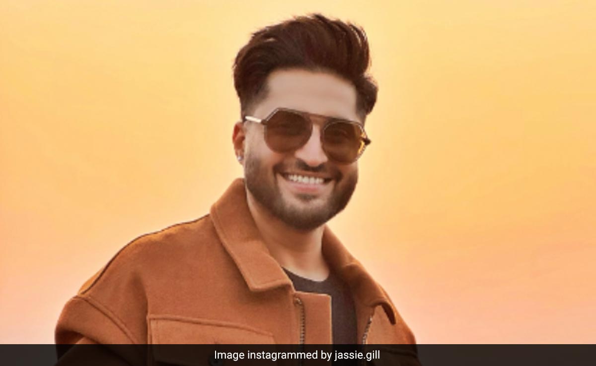 खूबसूरती में बॉलीवुड एक्ट्रेसेस से कम नहीं हैं जस्सी गिल की वाइफ, 5 तस्वीरों में सादगी देख फैंस दे बैठेंगे दिल