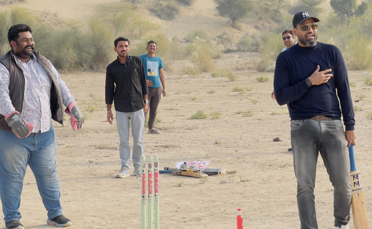 जैसलमेर पहुंचे पूर्व क्रिकेटर यूसुफ पठान, मखमली धोरों का उठाया लुत्फ, पूर्व महारावल के साथ खेला क्रिकेट