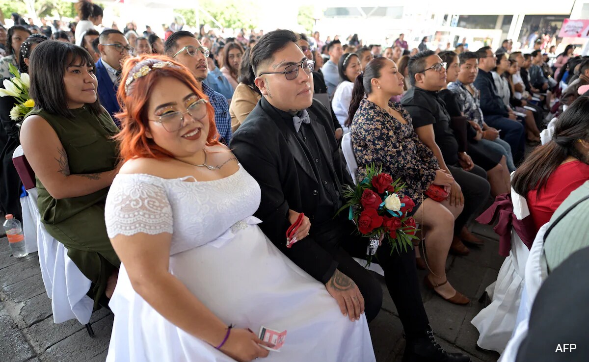 Mexican Mass Wedding Unites 1,200 Couples In Matrimonial Celebration, image size:1200x738
