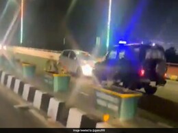 Viral Video Shows Car Driver's Daring Stunt In Front Of Ghaziabad Police Viral Video Shows Car Driver's Daring Stunt In Front Of Ghaziabad Police