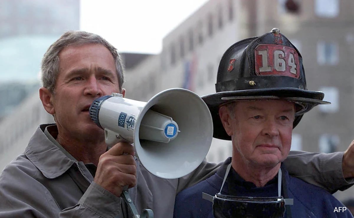 9/11 Firefighter Who Stood Next To George Bush In Iconic Photos Dies - Vimarsana News