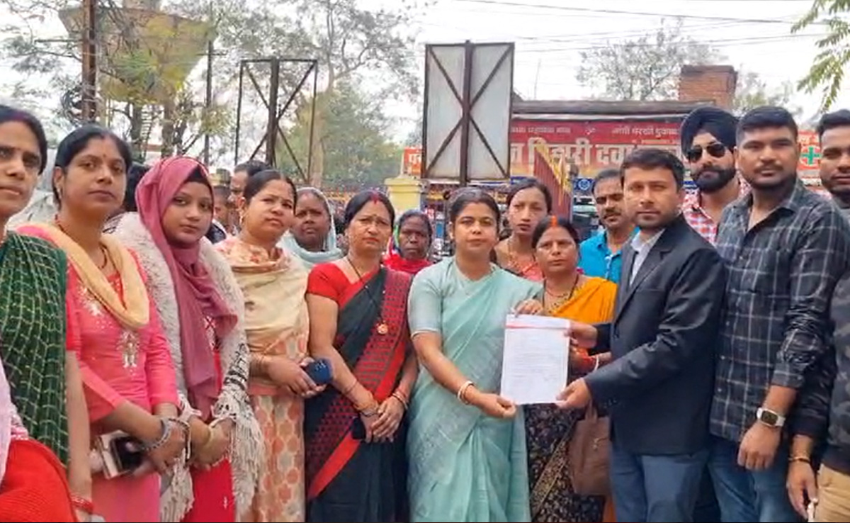 मेडिकल कॉलेज में बवाल, खुले में प्रसव और शिशु की मौत के बाद कांग्रेसियों ने की कार्रवाई की मांग