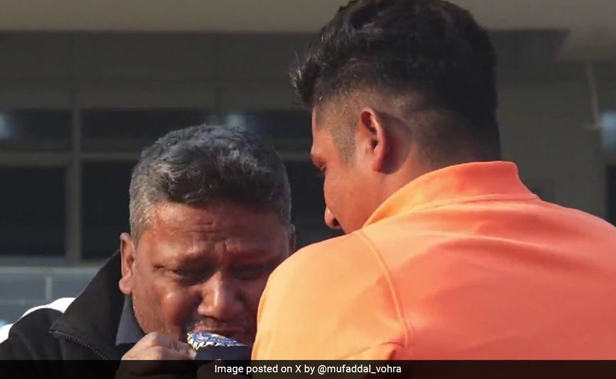 LOL:  कुछ ऐसे मीम कलाकारों ने बयां की सरफराज खान के पिता नौशाद की मनोदशा, देखिए और हंसते रहिए