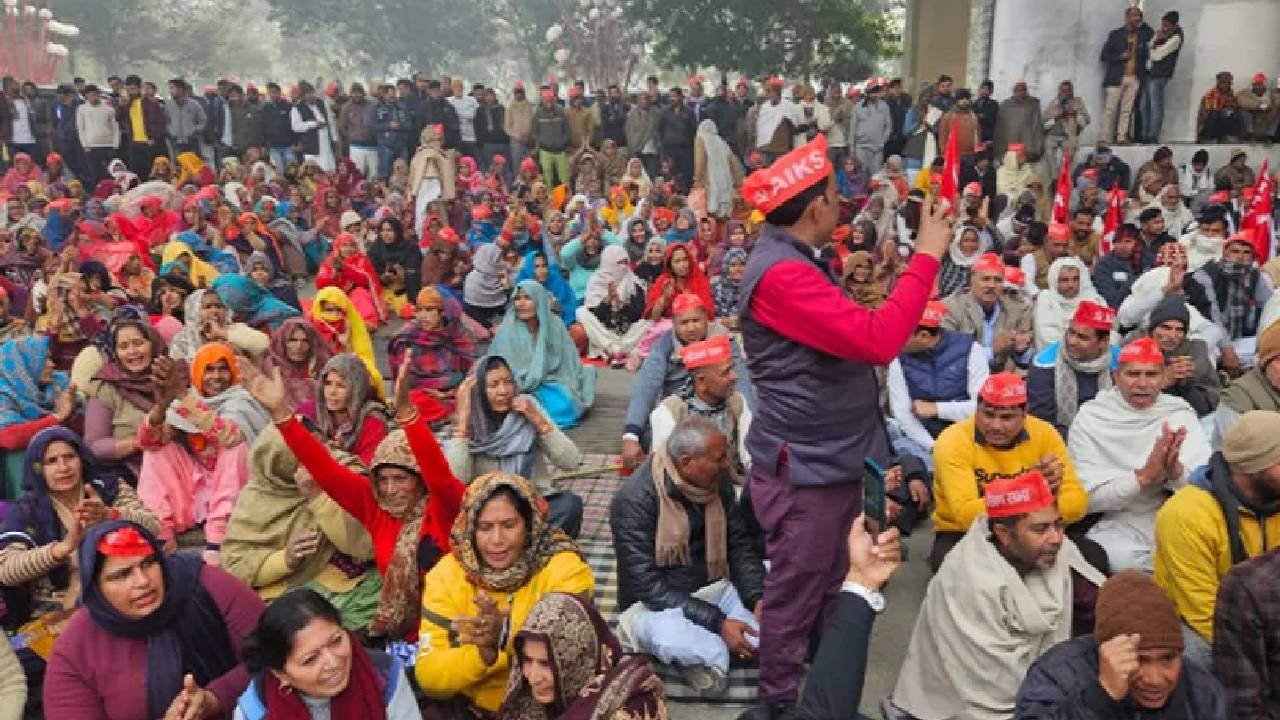 किन मांगों को लेकर नोएडा की सड़कों पर उतरे किसान?