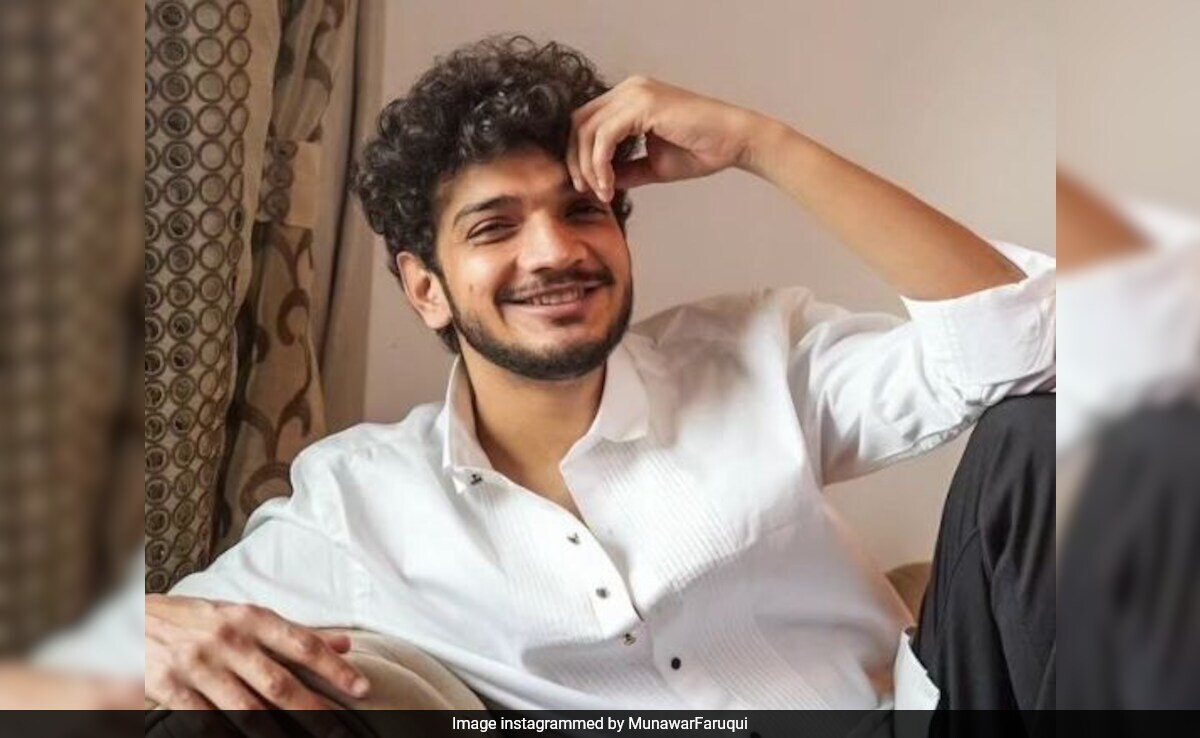 <i>Bigg Boss 17</i> Winner Munawar Faruqui On Viral Video Of Aditya Narayan Throwing Fan's Phone: "<i>Papa Kehte Hain...</i>"