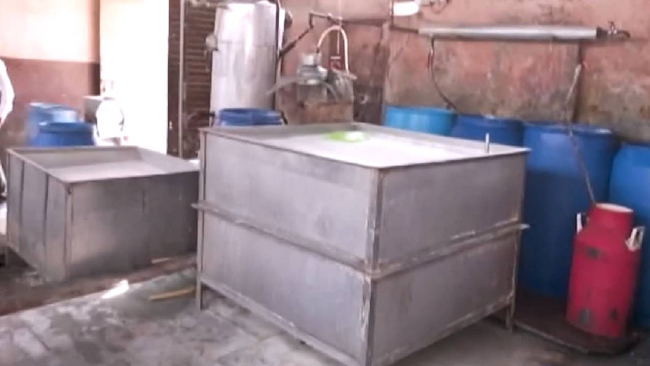 जयपुर पनीर फैक्ट्री में मिला नकली पनीर बनाने का जखीरा, इन बड़े शहरों में होता सप्लाई