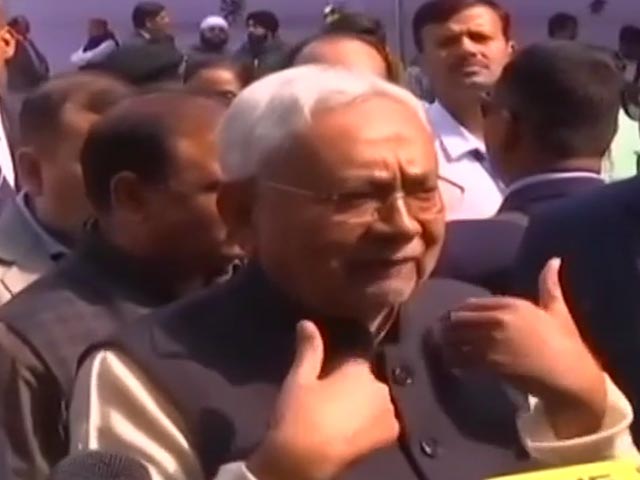 "अब और कहीं नहीं जाएंगे", लालू के बयान पर नीतीश का पलटवार