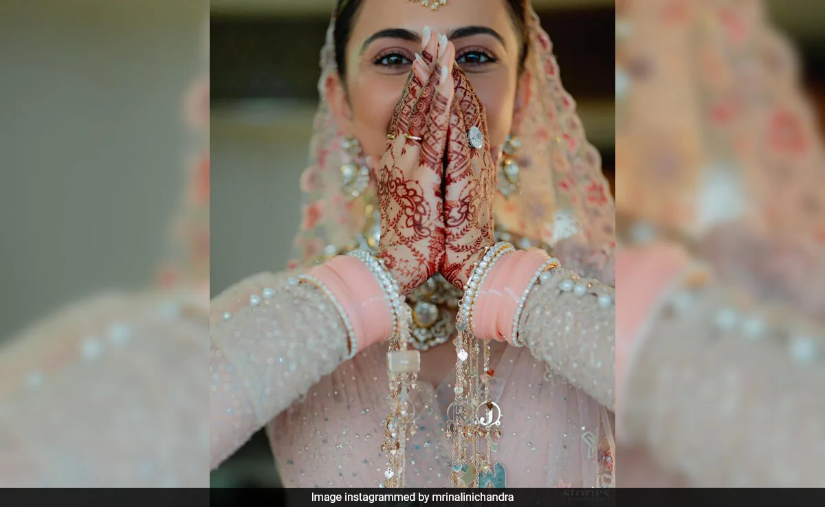 Bride Rakul Preet Singh's New Pic With Her "Enveloped In Love" <i>Kaleera</i>s