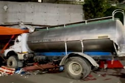 सिक्किम में बेकाबू ट्रक ने मेले में लोगों को कुचला, 1 की मौत, 20 घायल सिक्किम में बेकाबू ट्रक ने मेले में लोगों को कुचला, 1 की मौत, 20 घायल