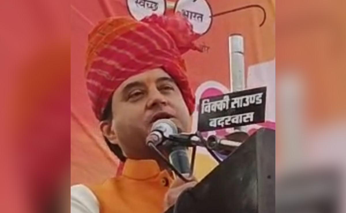 'लखपति बन रही हैं दीदियां, पीएम मोदी का संकल्प महिलाओं को पहली पंक्ति में लाने का', शिवपुरी में बोले सिंधिया