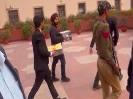 SC ने रचा इतिहास : कोर्ट में पहली बार बैलट पेपर की गिनती, जजों ने घोषित किए नतीजे SC ने रचा इतिहास : कोर्ट में पहली बार बैलट पेपर की गिनती, जजों ने घोषित किए नतीजे