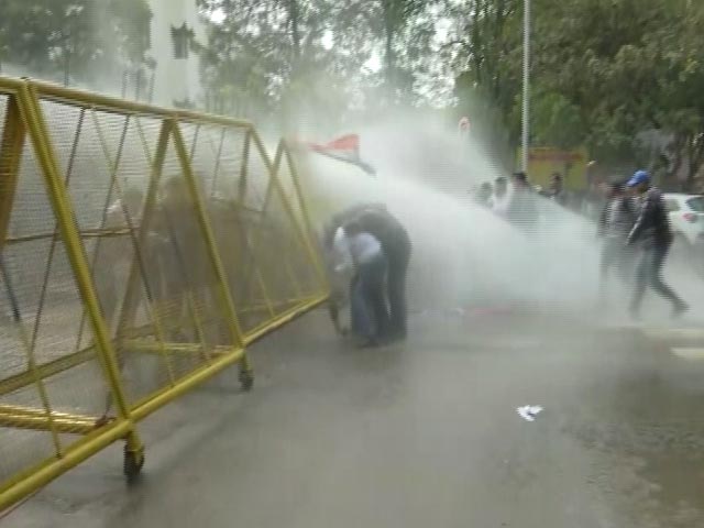 Congress Student Wing Faces Water Cannons At Chandigarh Protest Over Mayor Polls