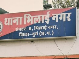 Durg: रसोइया का काम करने गई महिला को ओमान में बनाया बंधक, पति ने PM मोदी से की मदद की अपील Durg: रसोइया का काम करने गई महिला को ओमान में बनाया बंधक, पति ने PM मोदी से की मदद की अपील