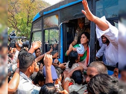 "Why Do You Fear Protest": YS Sharmila Detained On Her Way To Secretariat "Why Do You Fear Protest": YS Sharmila Detained On Her Way To Secretariat