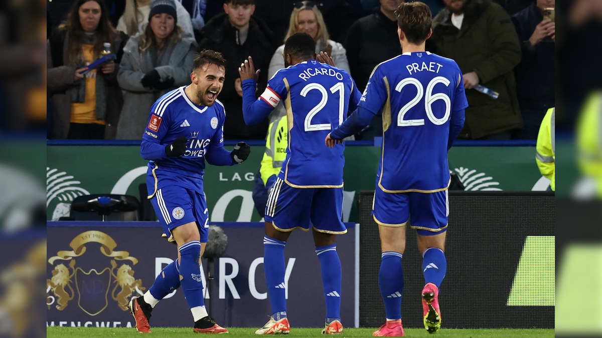 Ruthless Leicester Power Towards Premier League