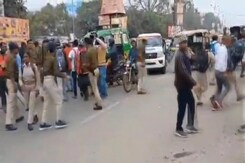 पटना में पक्की नौकरी की मांग कर रहे ग्राम रक्षा दल पर लाठीचार्ज, देखें रिपोर्ट पटना में पक्की नौकरी की मांग कर रहे ग्राम रक्षा दल पर लाठीचार्ज, देखें रिपोर्ट