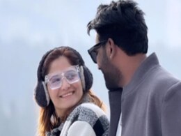 शादी की खबरों के बीच आरती सिंह ने दिखा दी होने वाले पति की झलक! बिपाशा से लेकर अंकिता लोखंडे ने दिया ये रिएक्शन शादी की खबरों के बीच आरती सिंह ने दिखा दी होने वाले पति की झलक! बिपाशा से लेकर अंकिता लोखंडे ने दिया ये रिएक्शन