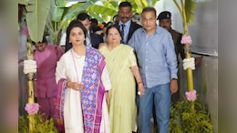 बेटे अनिल अंबानी के साथ श्रीनाथजी पहुंचीं कोकिलाबेन, 89वें बर्थडे पर कल लगेगा विशेष 'मनोरथ भोग'