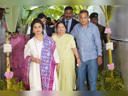 बेटे अनिल अंबानी के साथ श्रीनाथजी पहुंचीं कोकिलाबेन, 89वें बर्थडे पर कल लगेगा विशेष 'मनोरथ भोग' बेटे अनिल अंबानी के साथ श्रीनाथजी पहुंचीं कोकिलाबेन, 89वें बर्थडे पर कल लगेगा विशेष 'मनोरथ भोग'