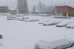 पहाड़ों ने ओढ़ी बर्फ की सफेद चादर, मौसम हुआ गुलजार पहाड़ों ने ओढ़ी बर्फ की सफेद चादर, मौसम हुआ गुलजार