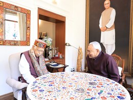 Nitish Kumar Meets LK Advani, Congratulates Him On Getting Bharat Ratna Nitish Kumar Meets LK Advani, Congratulates Him On Getting Bharat Ratna