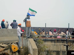 Farmers Protest : दिल्ली की ओर कूच कर रहे किसान बोले- आज के लिए "सीजफायर", कल फिर करेंगे कोशिश Farmers Protest : दिल्ली की ओर कूच कर रहे किसान बोले- आज के लिए "सीजफायर", कल फिर करेंगे कोशिश