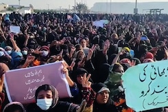 8 फरवरी को पाकिस्तान में चुनाव से पहले बलोच महिलाओं का विरोध मार्च खत्म 8 फरवरी को पाकिस्तान में चुनाव से पहले बलोच महिलाओं का विरोध मार्च खत्म