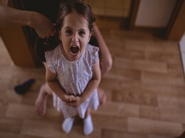 माता-पिता की ये गलतियां बच्चों में डालती हैं बुरी आदतें, बिगड़ते हैं बच्चे तो पैरेंट्स को होती है दिक्कत माता-पिता की ये गलतियां बच्चों में डालती हैं बुरी आदतें, बिगड़ते हैं बच्चे तो पैरेंट्स को होती है दिक्कत