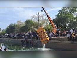 तेज बहाव वाले नहर में गिरी पीले रंग की वैन, फिर उड़ी ऐसी अफवाह कि सैकड़ों लोगों की जान हलक में आ गई!