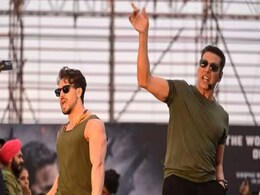 लखनऊ में अक्षय कुमार और टाइगर श्रॉफ के इवेंट में हंगामा, पब्लिक ने फेंकी चप्पलें, ऐसा था सीन लखनऊ में अक्षय कुमार और टाइगर श्रॉफ के इवेंट में हंगामा, पब्लिक ने फेंकी चप्पलें, ऐसा था सीन