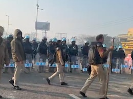 केंद्र संग आज तीसरे दौर की बातचीत से पहले किसानों का पंजाब में 'रेल रोको' केंद्र संग आज तीसरे दौर की बातचीत से पहले किसानों का पंजाब में 'रेल रोको'