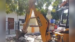 राजस्थान में डॉक्टरों ने अतिक्रमण पर कार्रवाई का किया विरोध तो तोड़ दिया सरकारी बंगला