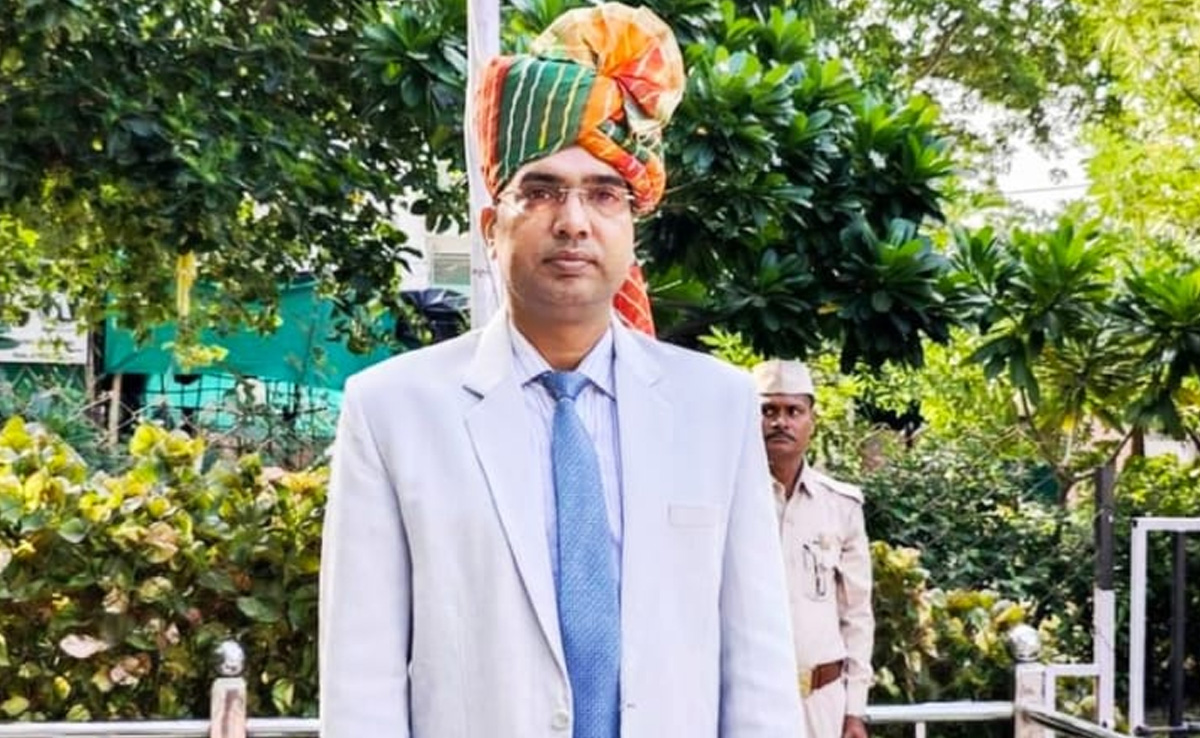 Tikamgarh: बैडमिंटन खेलते समय जिला एवं सत्र न्यायाधीश को आया हार्ट अटैक, 42 साल की उम्र में हुई मौत