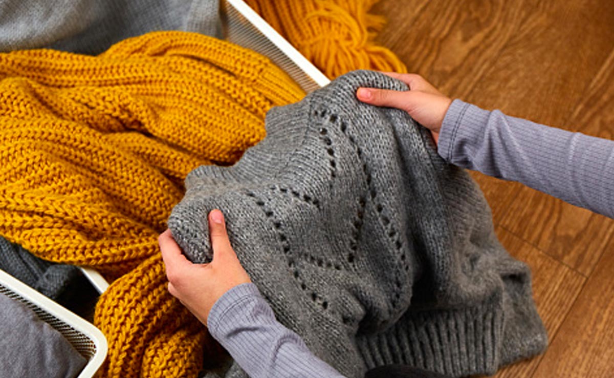 Clothes Care Tips: ठंड के बाद ऊनी कपड़े का कैसे रखें ध्यान? जानिए यहां