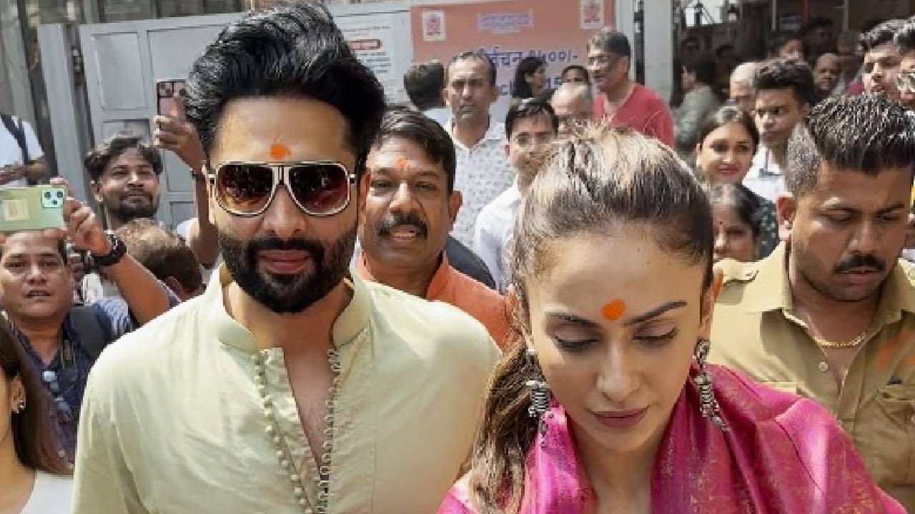 शादी से पहले रकुल और जैकी ने किए बप्पा के दर्शन, कपल के लुक ने जीता दिल