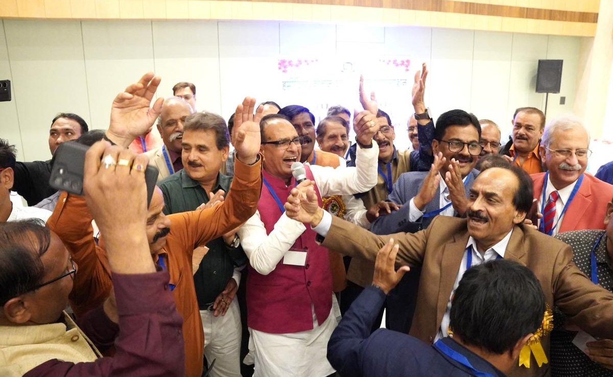 ये दिल तुम्हारे प्यार का मारा है दोस्तों... जब पूर्व CM शिवराज ने गुनगुनाया दोस्ती का नगमा, देखें वीडियो