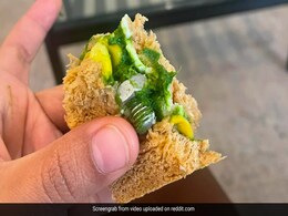 इंडिगो फ्लाइट में दिए गए सैंडविच में निकला स्क्रू, यात्री ने शेयर की तस्वीर, यूजर्स बोले- अगर निगल लिया होता तो... इंडिगो फ्लाइट में दिए गए सैंडविच में निकला स्क्रू, यात्री ने शेयर की तस्वीर, यूजर्स बोले- अगर निगल लिया होता तो...