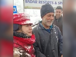 Video: Kashmir Man Returns Foreign Tourist's Lost Phone, Wins Hearts Video: Kashmir Man Returns Foreign Tourist's Lost Phone, Wins Hearts