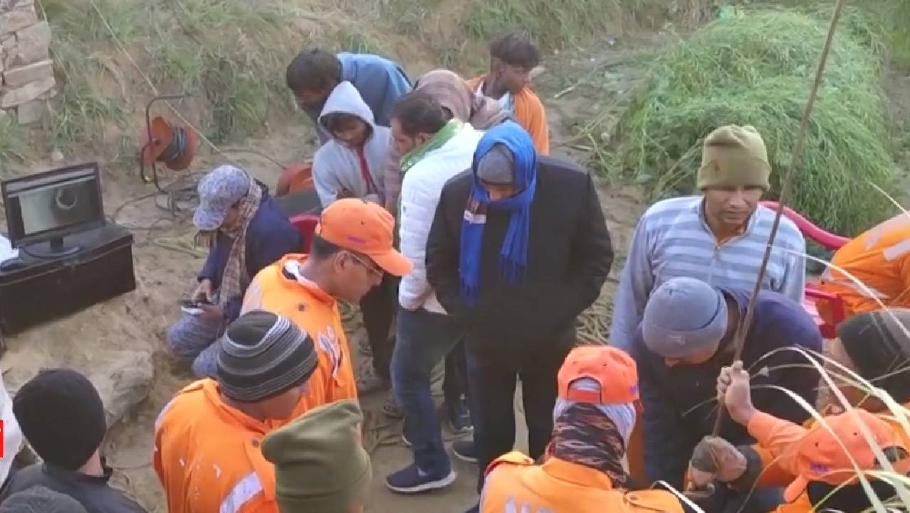 Rajasthan Borewell Resque: 44 घंटों से बोरवेल में फंसी है महिला, ग्राउंड से देखिए NDRF का रेस्क्यू
