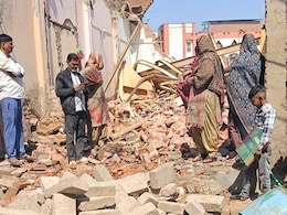 दिल्ली: रैट माइनर वकील हसन के घर चला बुलडोजर, सिलक्यारा सुरंग में फंसे मजदूरों को बचाने में की थी मदद दिल्ली: रैट माइनर वकील हसन के घर चला बुलडोजर, सिलक्यारा सुरंग में फंसे मजदूरों को बचाने में की थी मदद