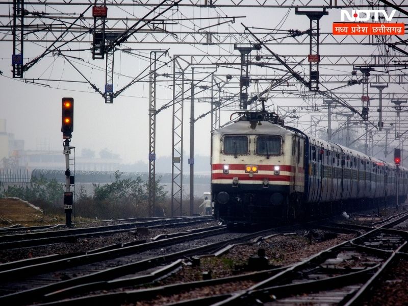 यात्रीगण ध्यान दें! बिलासपुर रेलवे ने 14 ट्रेनों को किया रद्द, सफर पर निकलने से पहले यहां चेक करें लिस्ट