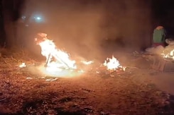 Mob Tries To Storm Police Station In Manipur's Churachandpur After Cop Sacked Mob Tries To Storm Police Station In Manipur's Churachandpur After Cop Sacked