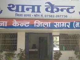 सिरफिरे युवक की दिल दहला देने वाली हरकत ! स्कूल जा रहे बच्चे को कांच से घोंपा, लोगों ने कर दी पिटाई