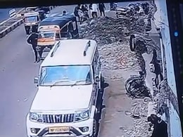 बिना&nbsp;नंबर की बाइक पर जा रहे BJP पार्षद का ड्रामा, रोकने पर पुलिसकर्मी को दिखाई धौंस