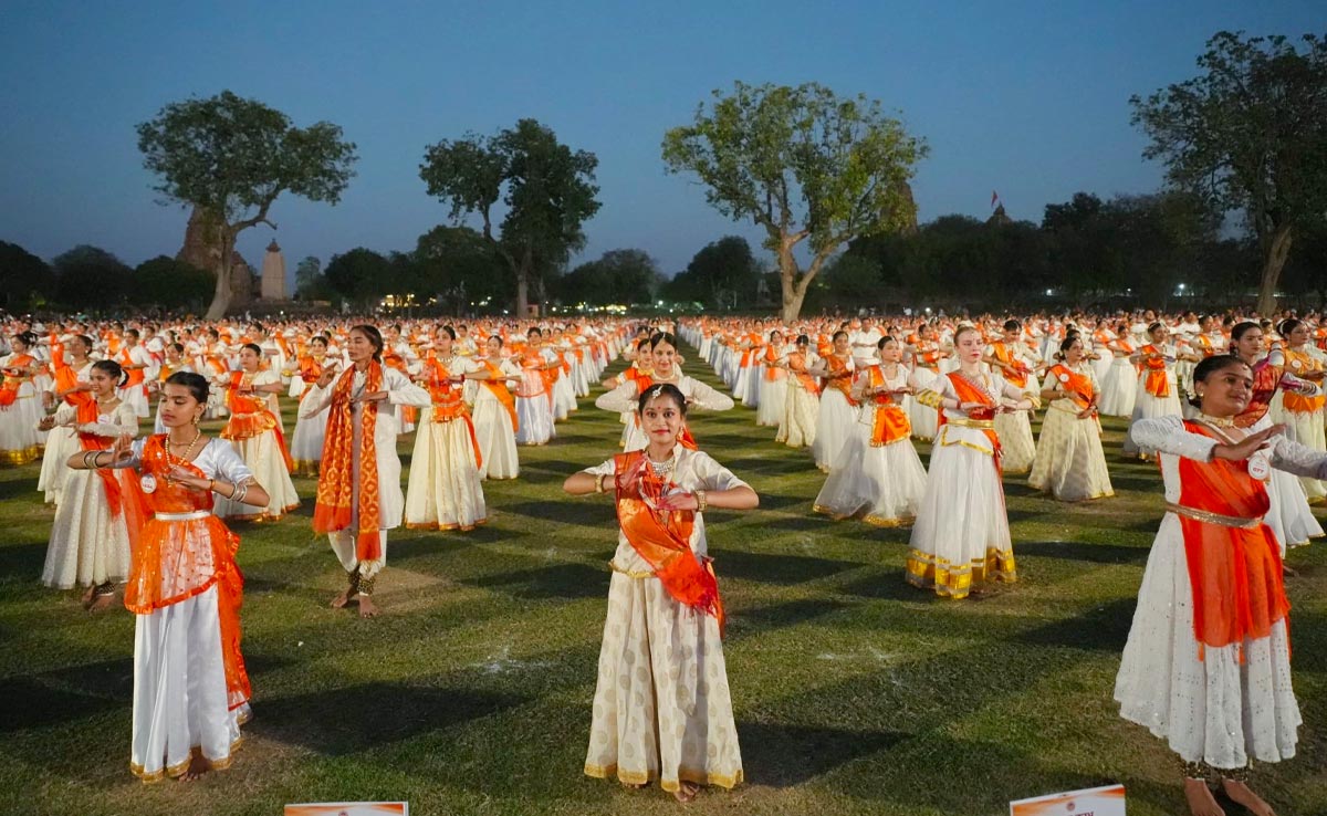 खजुराहो में राग बसंत की लय पर बना गिनीज़ वर्ल्ड रिकॉर्ड, 1484 घुंघरू साधकों ने किया कथक
