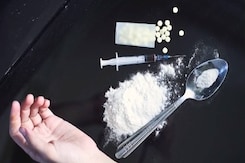 ड्रग के बढ़ते मामलों का कैसे निकलेगा समाधान ? ड्रग के बढ़ते मामलों का कैसे निकलेगा समाधान ?