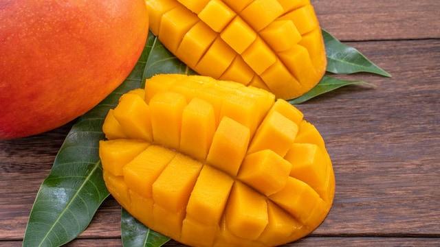High potassium and fibre content of mangoes help improve heart health