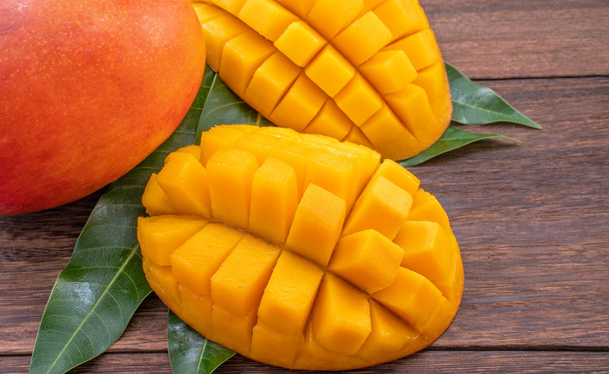 High potassium and fibre content of mangoes help improve heart health
